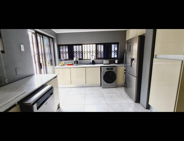 4 BEDROOM HOUSE FOR SALE IN LINMEYER